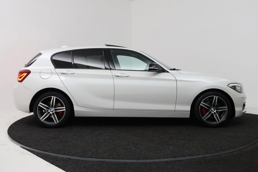 BMW 1-serie 118i High Executive Sport-Line (SCHUIF/KANTELDAK, GROOT-NAVIGATIE, STOELVERWARMING, SPORTS