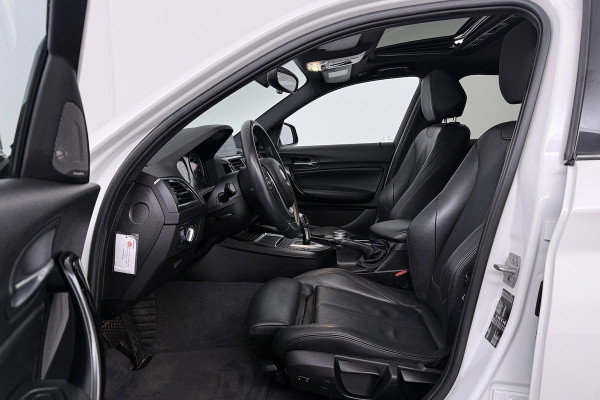 BMW 1-serie 118i High Executive Sport-Line (SCHUIF/KANTELDAK, GROOT-NAVIGATIE, STOELVERWARMING, SPORTS