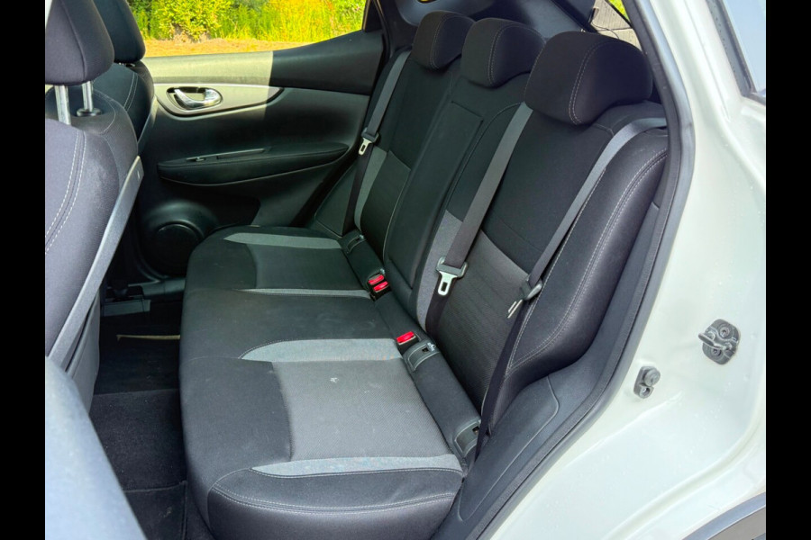 Nissan QASHQAI 1.2 N-Connecta (PANORAMADAK, DIRECTE INRUIL VERKOOP, NAVIGATIE, MULTIMEDIA, ONDERHOUD AANW