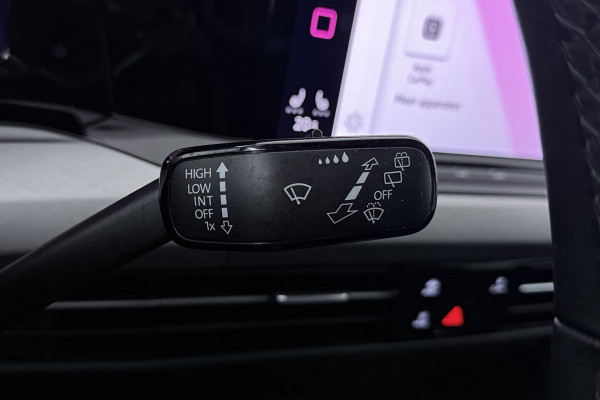 Volkswagen Golf 2.0 TDI Style (DIGITALE COCKPIT, SFEERVERLICHTING, NAVIGATIE, CRUISE ADAPTIEF, STUURVERWAR
