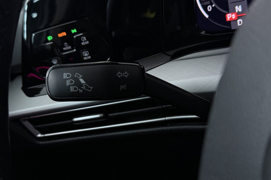 Volkswagen Golf 2.0 TDI Style (DIGITALE COCKPIT, SFEERVERLICHTING, NAVIGATIE, CRUISE ADAPTIEF, STUURVERWAR