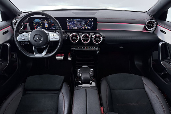 Mercedes-Benz CLA-Klasse 200 Business Solution AMG (PANORAMADAK, STOELVERWARMING, SFEERVERLICHTING, CAMERA, CRUISE