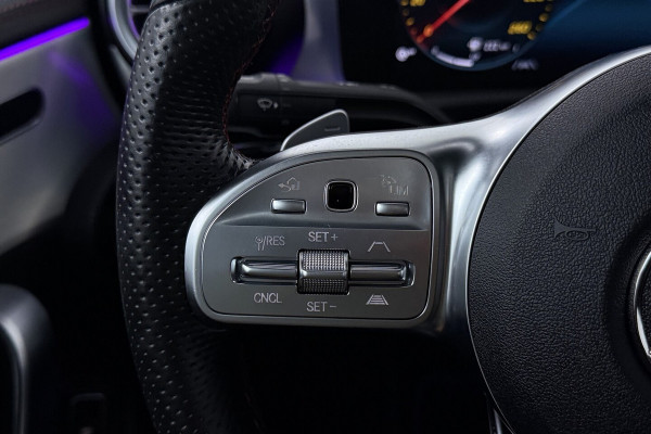 Mercedes-Benz CLA-Klasse 200 Business Solution AMG (PANORAMADAK, STOELVERWARMING, SFEERVERLICHTING, CAMERA, CRUISE