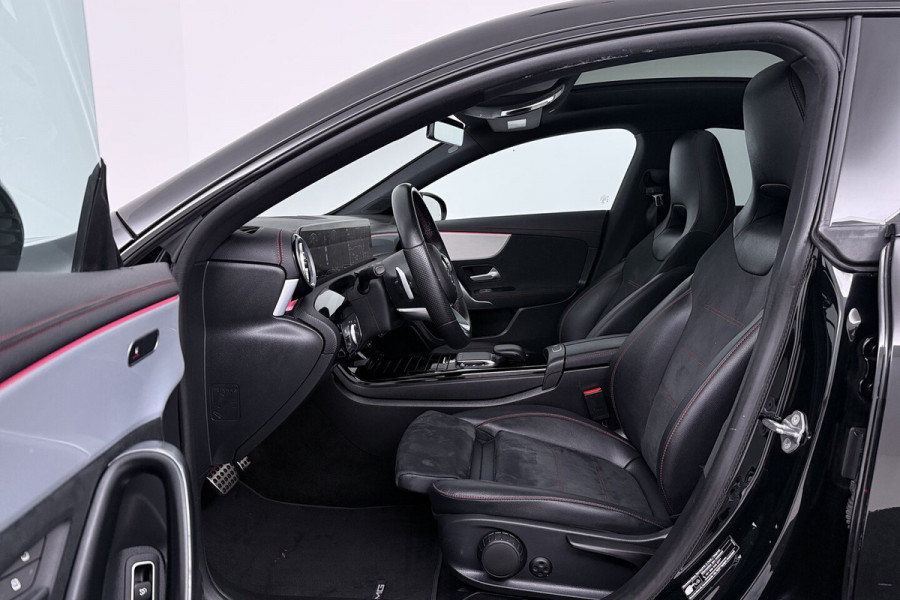 Mercedes-Benz CLA-Klasse 200 Business Solution AMG (PANORAMADAK, STOELVERWARMING, SFEERVERLICHTING, CAMERA, CRUISE