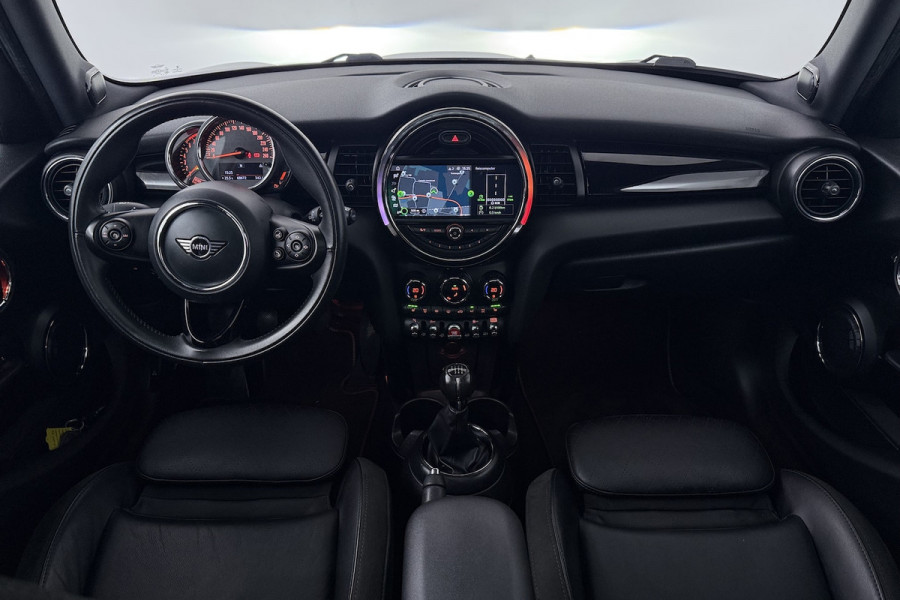 MINI 5-deurs 1.5 Cooper Chili (PANORAMADAK, STOELVERWARMING, H/K AUDIO, DEALER ONDERHOUDEN)