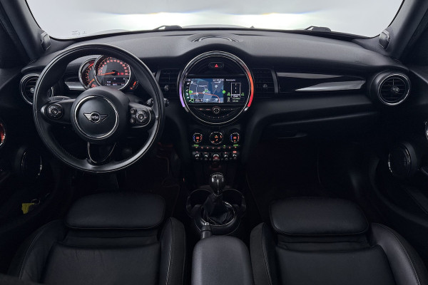 MINI 5-deurs 1.5 Cooper Chili (PANORAMADAK, STOELVERWARMING, H/K AUDIO, DEALER ONDERHOUDEN)