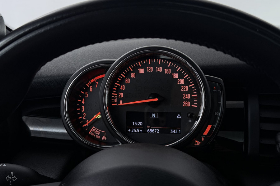 MINI 5-deurs 1.5 Cooper Chili (PANORAMADAK, STOELVERWARMING, H/K AUDIO, DEALER ONDERHOUDEN)