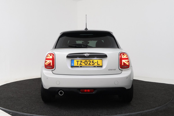 MINI 5-deurs 1.5 Cooper Chili (PANORAMADAK, STOELVERWARMING, H/K AUDIO, DEALER ONDERHOUDEN)
