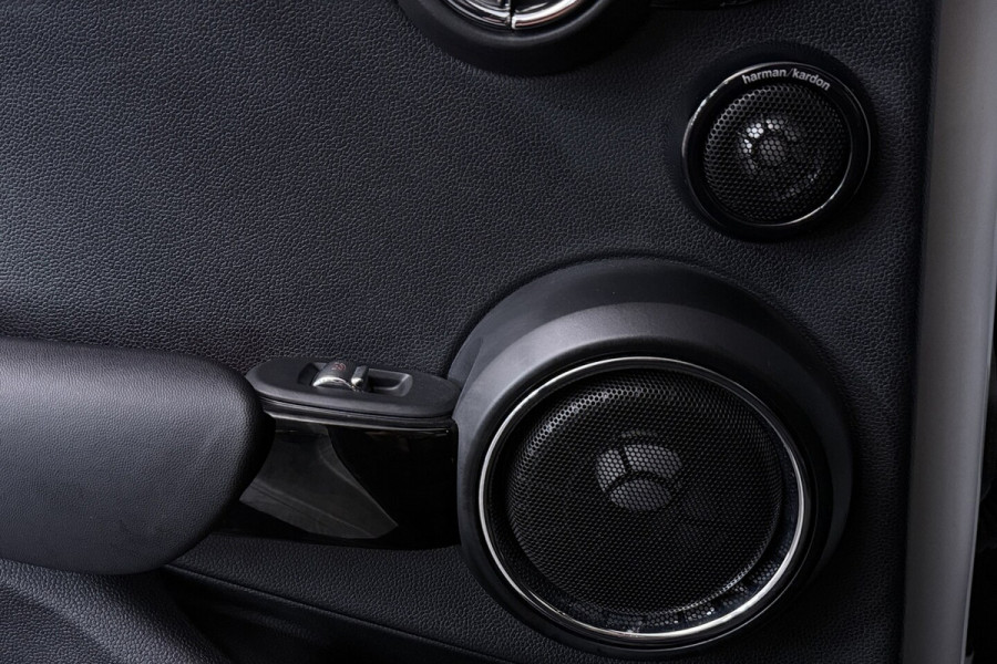 MINI 5-deurs 1.5 Cooper Chili (PANORAMADAK, STOELVERWARMING, H/K AUDIO, DEALER ONDERHOUDEN)