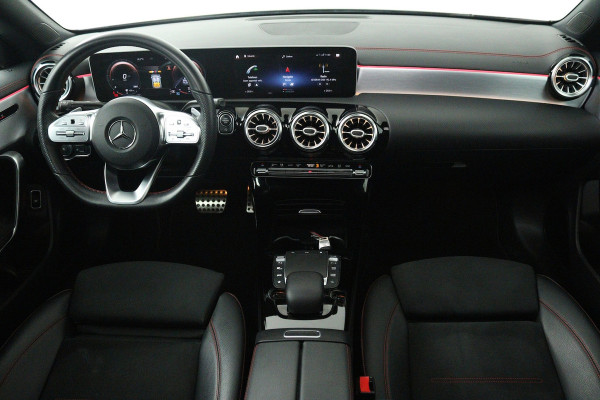 Mercedes-Benz CLA-Klasse 200 Business Solution AMG (PANORAMADAK, SFEERVERLICHTING, STOELVERWARMING, 1e EIGENAAR, GO