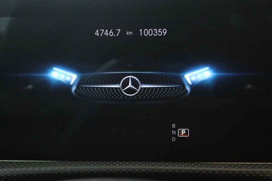 Mercedes-Benz CLA-Klasse 200 Business Solution AMG (PANORAMADAK, SFEERVERLICHTING, STOELVERWARMING, 1e EIGENAAR, GO
