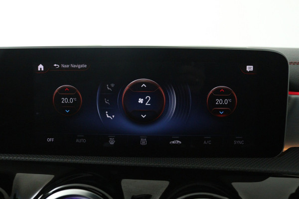 Mercedes-Benz CLA-Klasse 200 Business Solution AMG (PANORAMADAK, SFEERVERLICHTING, STOELVERWARMING, 1e EIGENAAR, GO