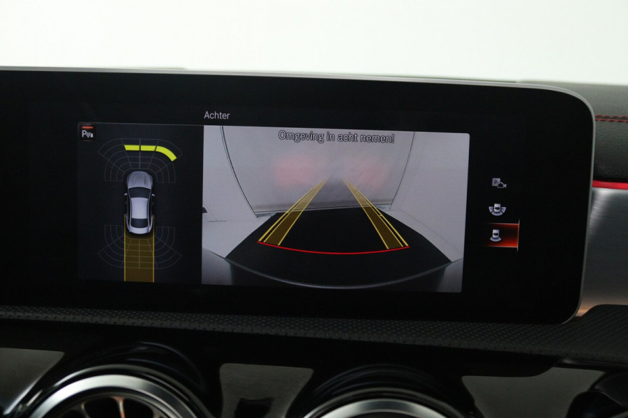 Mercedes-Benz CLA-Klasse 200 Business Solution AMG (PANORAMADAK, SFEERVERLICHTING, STOELVERWARMING, 1e EIGENAAR, GO