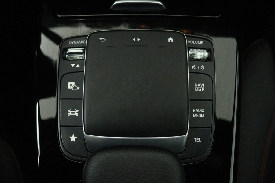 Mercedes-Benz CLA-Klasse 200 Business Solution AMG (PANORAMADAK, SFEERVERLICHTING, STOELVERWARMING, 1e EIGENAAR, GO