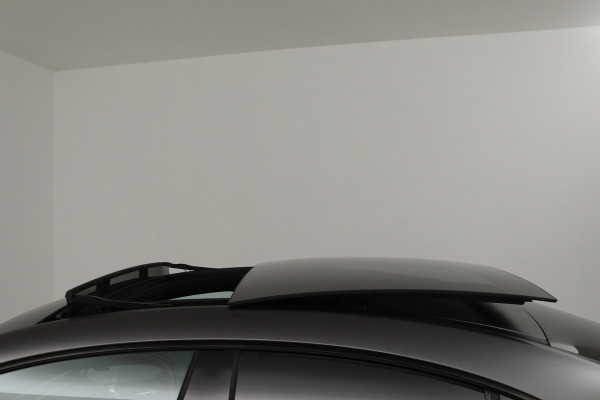 Mercedes-Benz CLA-Klasse 200 Business Solution AMG (PANORAMADAK, SFEERVERLICHTING, STOELVERWARMING, 1e EIGENAAR, GO