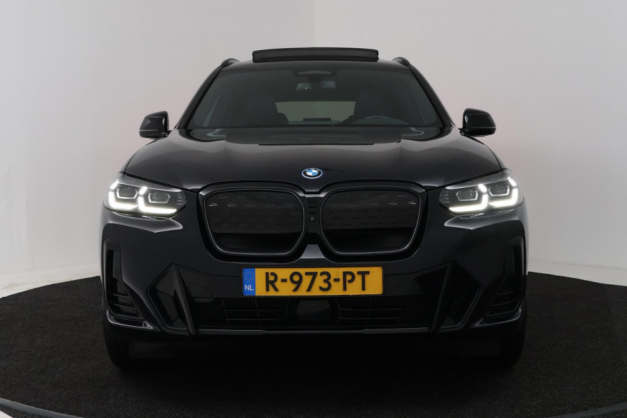 BMW iX3 High Executive 80 kWh SOH 95% (PANORAMADAK, TREKHAAK, H&K AUDIO, CRUISE ADAPTIEF, CAMERA,