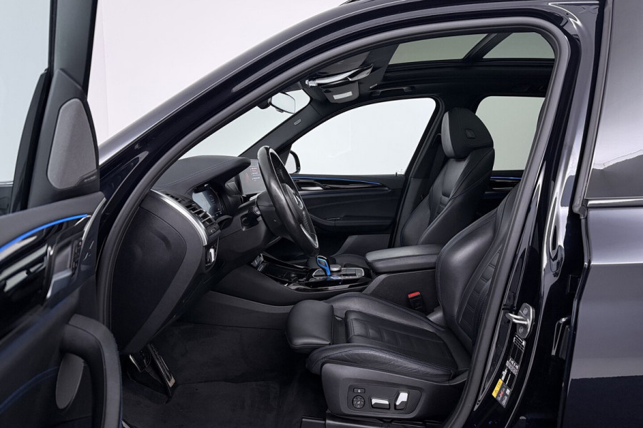 BMW iX3 High Executive 80 kWh SOH 95% (PANORAMADAK, TREKHAAK, H&K AUDIO, CRUISE ADAPTIEF, CAMERA,