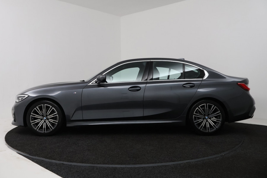 BMW 3-serie 320i High Executive Edition (STOELVERWARMING, CAMERA, PDC, SFEERVERLICHTING, TREKHAAK AFNE