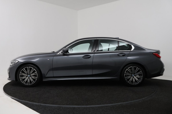 BMW 3-serie 320i High Executive Edition (STOELVERWARMING, CAMERA, PDC, SFEERVERLICHTING, TREKHAAK AFNE