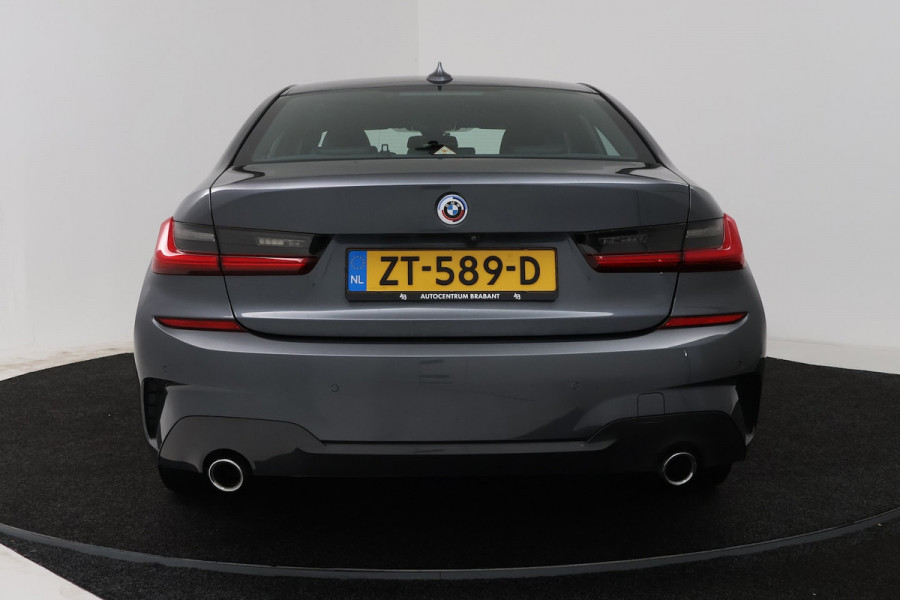 BMW 3-serie 320i High Executive Edition (STOELVERWARMING, CAMERA, PDC, SFEERVERLICHTING, TREKHAAK AFNE