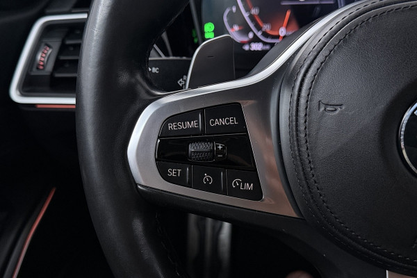 BMW 3-serie 320i High Executive Edition (STOELVERWARMING, CAMERA, PDC, SFEERVERLICHTING, TREKHAAK AFNE
