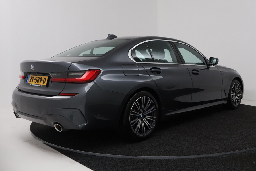 BMW 3-serie 320i High Executive Edition (STOELVERWARMING, CAMERA, PDC, SFEERVERLICHTING, TREKHAAK AFNE