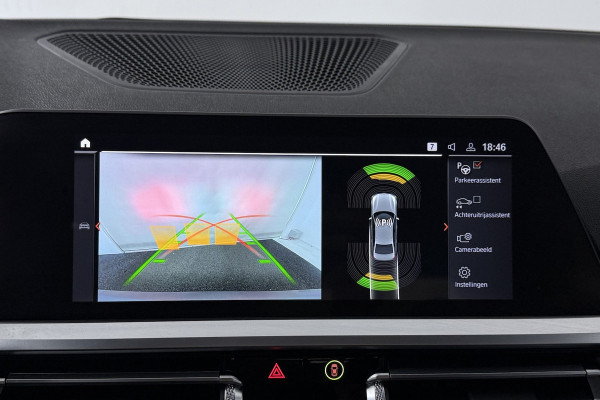 BMW 3-serie 320i High Executive Edition (STOELVERWARMING, CAMERA, PDC, SFEERVERLICHTING, TREKHAAK AFNE