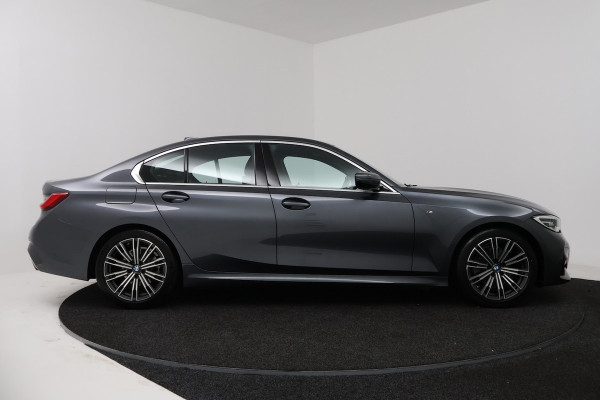 BMW 3-serie 320i High Executive Edition (STOELVERWARMING, CAMERA, PDC, SFEERVERLICHTING, TREKHAAK AFNE