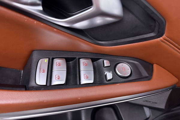 BMW 3-serie 330i High Executive Edition (PANORAMADAK, HEAD-UP, HARMAN/KARDON, 360 CAMERA, SFEERVERLICH