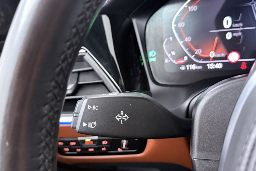 BMW 3-serie 330i High Executive Edition (PANORAMADAK, HEAD-UP, HARMAN/KARDON, 360 CAMERA, SFEERVERLICH