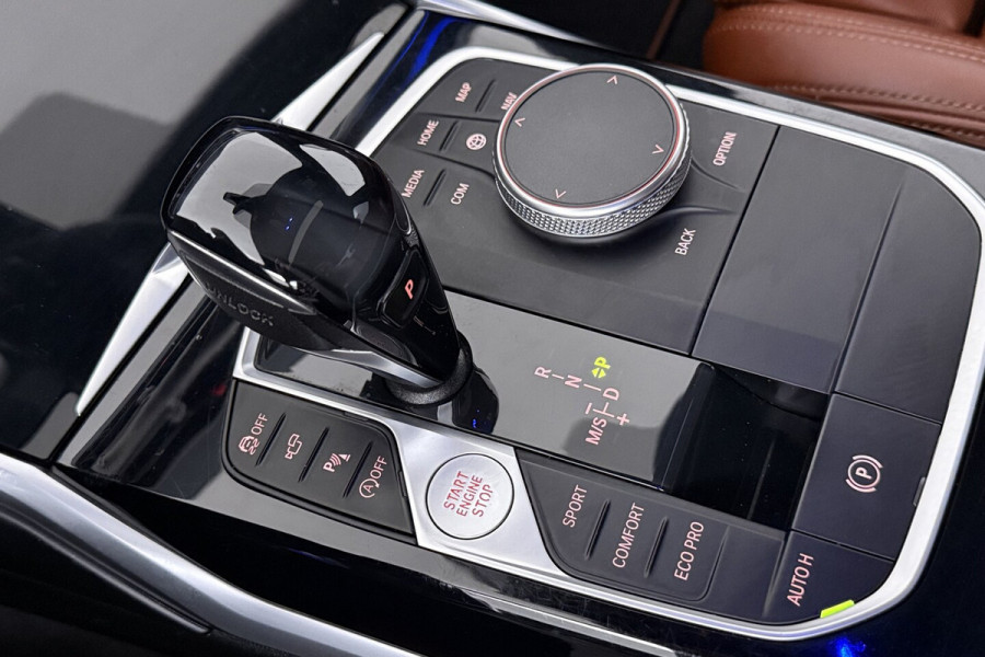 BMW 3-serie 330i High Executive Edition (PANORAMADAK, HEAD-UP, HARMAN/KARDON, 360 CAMERA, SFEERVERLICH