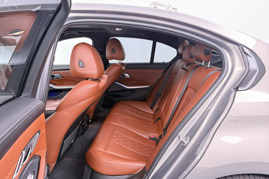 BMW 3-serie 330i High Executive Edition (PANORAMADAK, HEAD-UP, HARMAN/KARDON, 360 CAMERA, SFEERVERLICH
