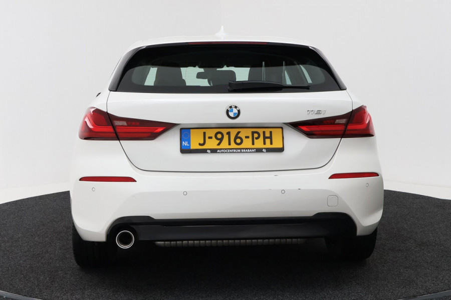 BMW 1-serie 118i Executive Edition (SFEERVERLICHTING, NAVIGATIE, CRUISE CONTROL, PARKEERSENSOREN, DEAL