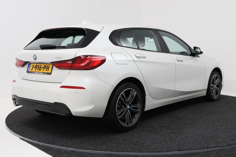 BMW 1-serie 118i Executive Edition (SFEERVERLICHTING, NAVIGATIE, CRUISE CONTROL, PARKEERSENSOREN, DEAL