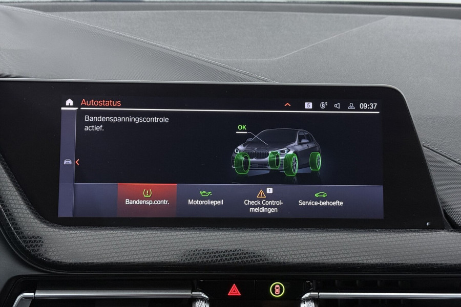 BMW 1-serie 118i Executive Edition (SFEERVERLICHTING, NAVIGATIE, CRUISE CONTROL, PARKEERSENSOREN, DEAL