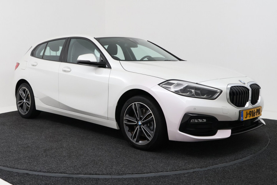 BMW 1-serie 118i Executive Edition (SFEERVERLICHTING, NAVIGATIE, CRUISE CONTROL, PARKEERSENSOREN, DEAL