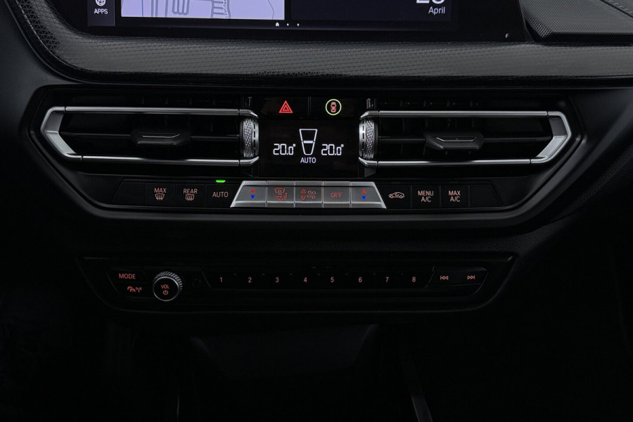 BMW 1-serie 118i Executive Edition (SFEERVERLICHTING, NAVIGATIE, CRUISE CONTROL, PARKEERSENSOREN, DEAL