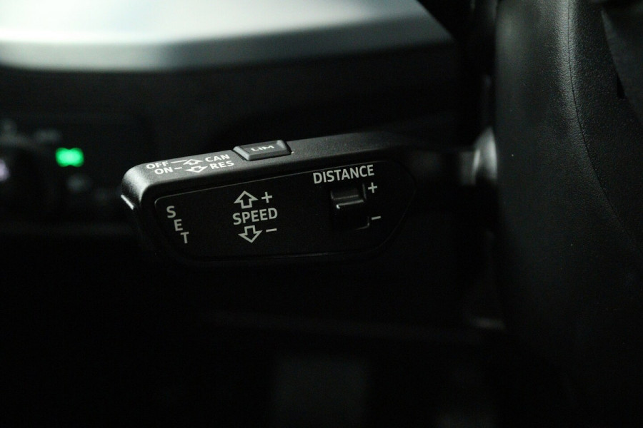 Audi Q2 30 TFSI S Edition (STOELVERWARMING, CRUISE CONTROL ADAPTIEF, NAVGATIE, PARKEERSENSOREN)