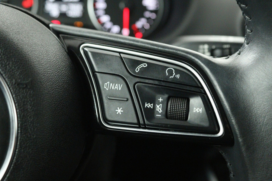 Audi Q2 30 TFSI S Edition (STOELVERWARMING, CRUISE CONTROL ADAPTIEF, NAVGATIE, PARKEERSENSOREN)