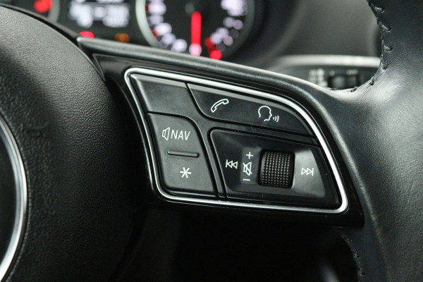 Audi Q2 30 TFSI S Edition (STOELVERWARMING, CRUISE CONTROL ADAPTIEF, NAVGATIE, PARKEERSENSOREN)