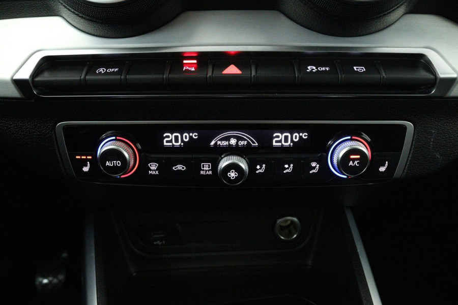 Audi Q2 30 TFSI S Edition (STOELVERWARMING, CRUISE CONTROL ADAPTIEF, NAVGATIE, PARKEERSENSOREN)