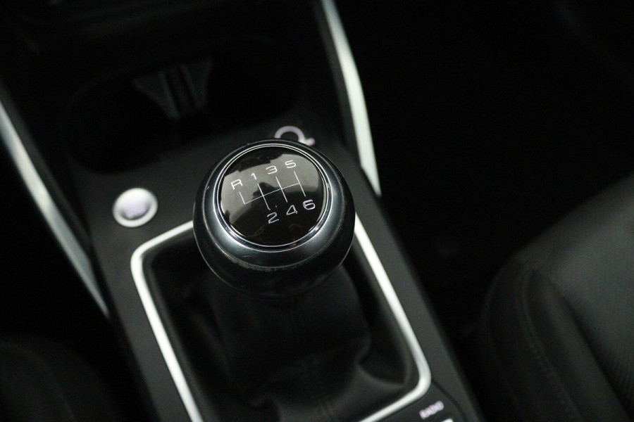 Audi Q2 30 TFSI S Edition (STOELVERWARMING, CRUISE CONTROL ADAPTIEF, NAVGATIE, PARKEERSENSOREN)