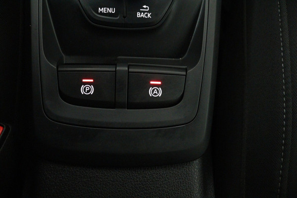 Audi Q2 30 TFSI S Edition (STOELVERWARMING, CRUISE CONTROL ADAPTIEF, NAVGATIE, PARKEERSENSOREN)