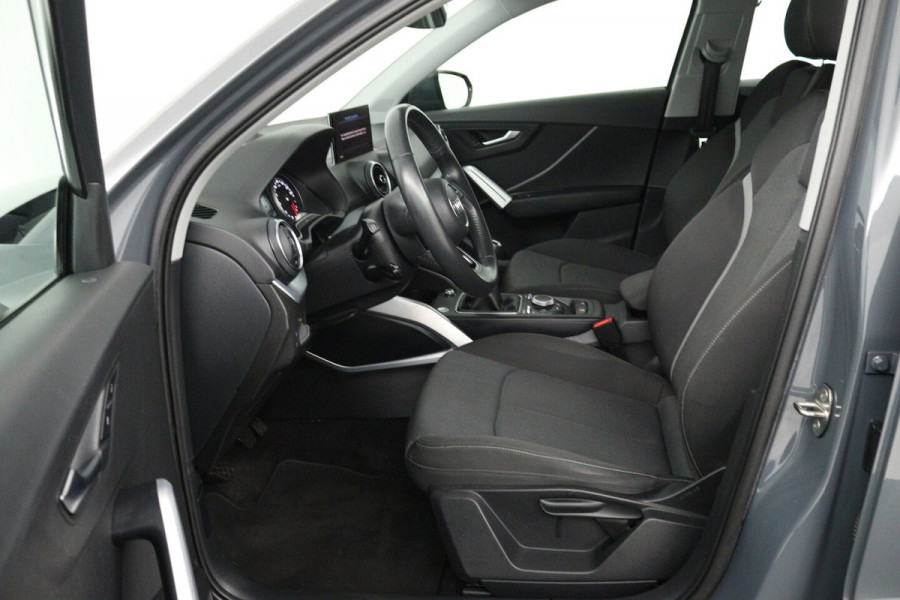 Audi Q2 30 TFSI S Edition (STOELVERWARMING, CRUISE CONTROL ADAPTIEF, NAVGATIE, PARKEERSENSOREN)