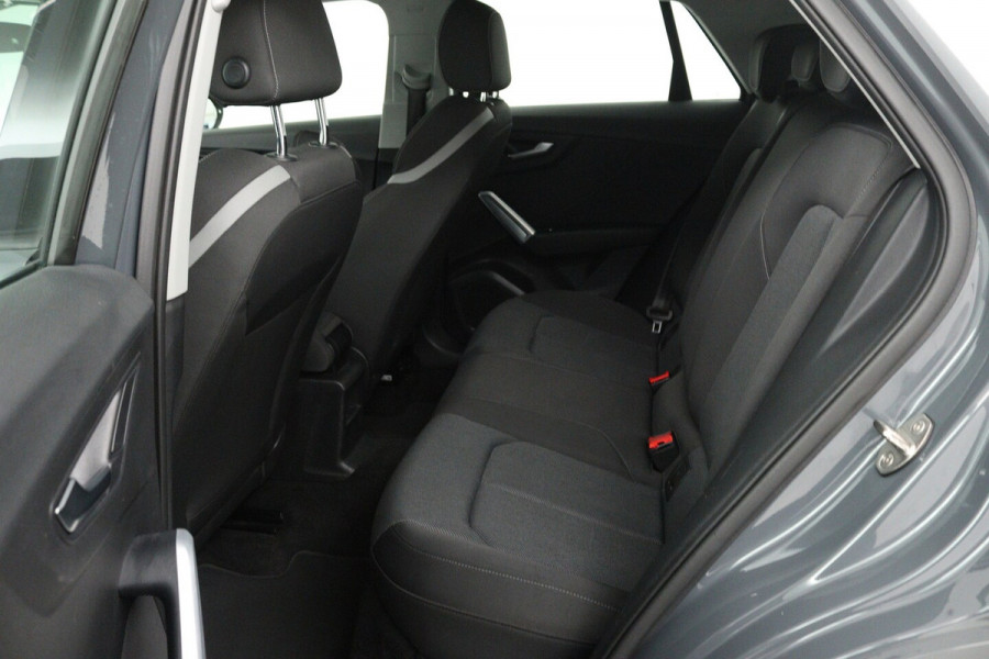 Audi Q2 30 TFSI S Edition (STOELVERWARMING, CRUISE CONTROL ADAPTIEF, NAVGATIE, PARKEERSENSOREN)
