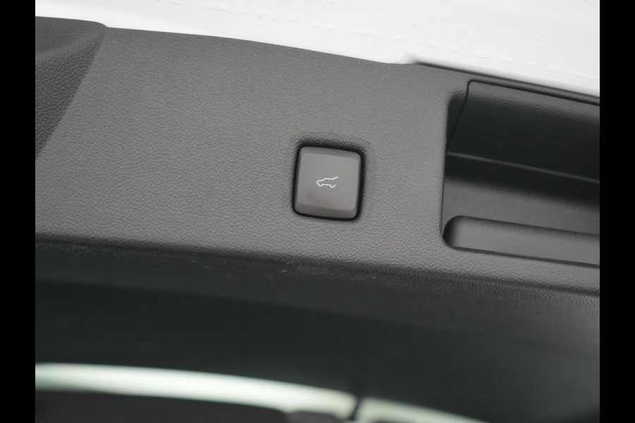 Ford Kuga 2.5 PHEV ST-Line 225pk Dealer O.H | Trekhaak Af Fabriek | Panodak | Adaptive Cruise | 360 Camera | Head Up | Sportstoelen & Stuur Verwarmd | Apple Carplay | Keyless | Pilot Assist | BLIS | Virtual | Navigatie | DAB | 18"L.M | Plug In Hybrid |