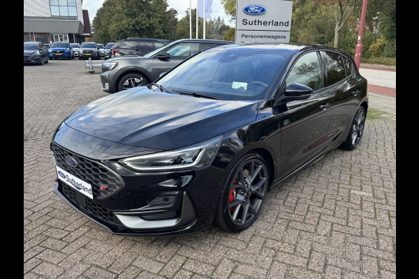 Ford Focus 2.3 EcoBoost ST-3 | 280pk | Automaat |  Performance Pack | AGR-stoelen | Winter Pack | Adaptive cruise control | Head up Display | Camera