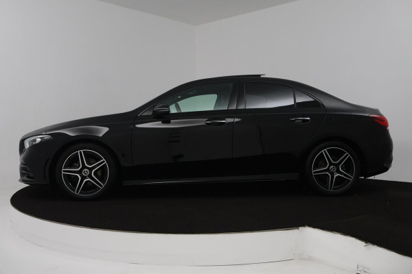 Mercedes-Benz A-Klasse 200 Business Solution AMG (PANORAMADAK, STOELVERWARMING, ACHTERUITRIJCAMERA, SFEERVERLICHT
