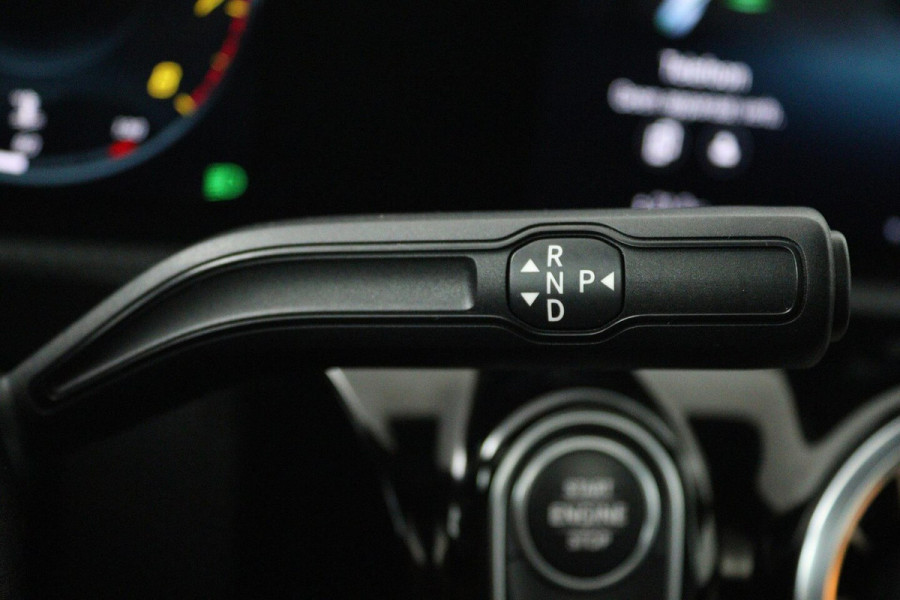 Mercedes-Benz A-Klasse 200 Business Solution AMG (PANORAMADAK, STOELVERWARMING, ACHTERUITRIJCAMERA, SFEERVERLICHT