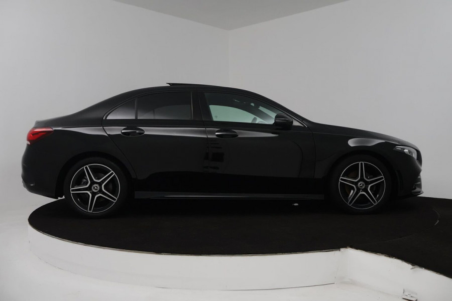 Mercedes-Benz A-Klasse 200 Business Solution AMG (PANORAMADAK, STOELVERWARMING, ACHTERUITRIJCAMERA, SFEERVERLICHT